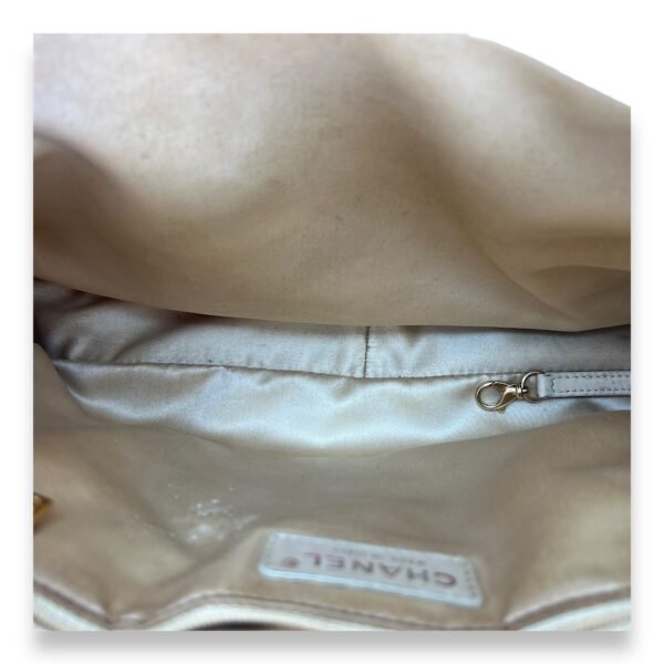 GST Beige Shoulder Bag in Caviar Leather, Gold hardware - Image 11