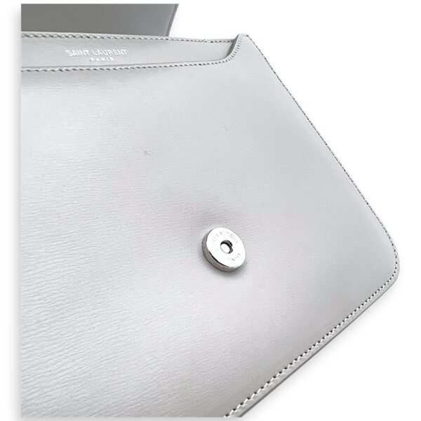 Le 61 Saddle Grey Shoulder Bag in Calfskin, Silver hardware - Image 11