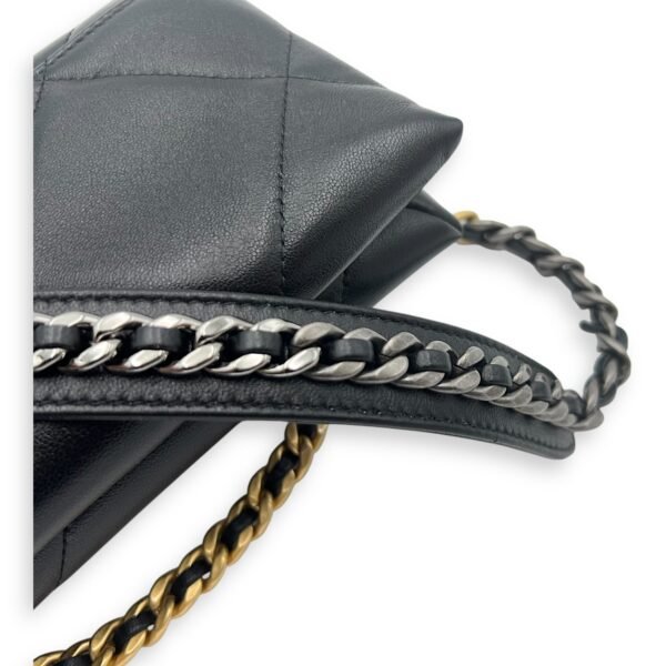 C19 Chain Pouch Black Crossbody Bag in Lambskin, Mixed hardware - Image 11