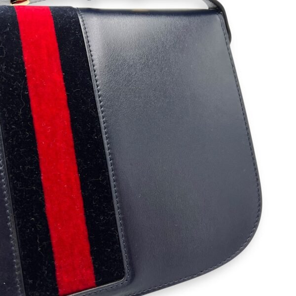 Horsebit 1955 Shoulder Bag Blue in Calfskin, Gold hardware - Image 11