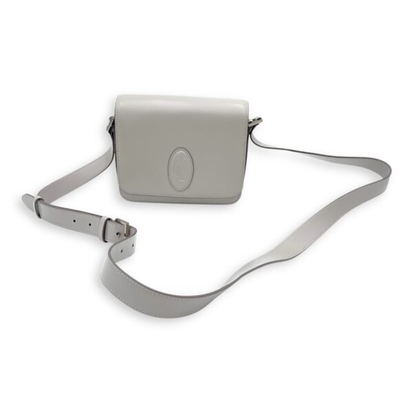 Le 61 Saddle Grey Shoulder Bag in Calfskin, Silver hardware - Image 14