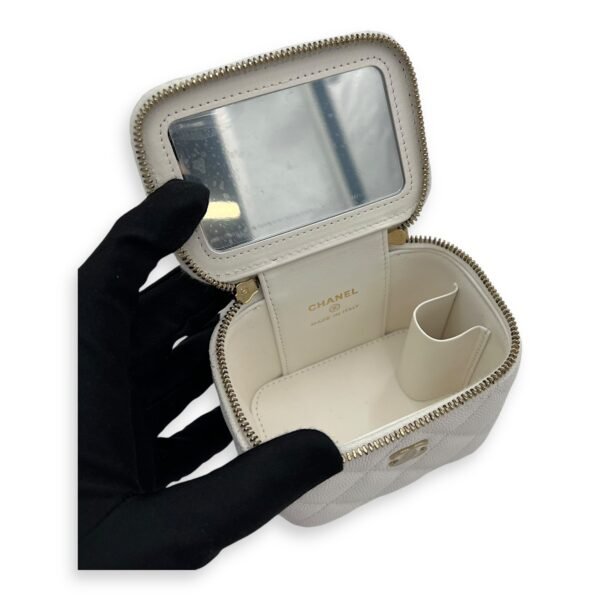 CC Vanity Bag White in Caviar Leather, Gold hardware - Image 7