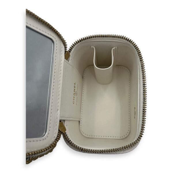 CC Vanity Bag White in Caviar Leather, Gold hardware - Image 6