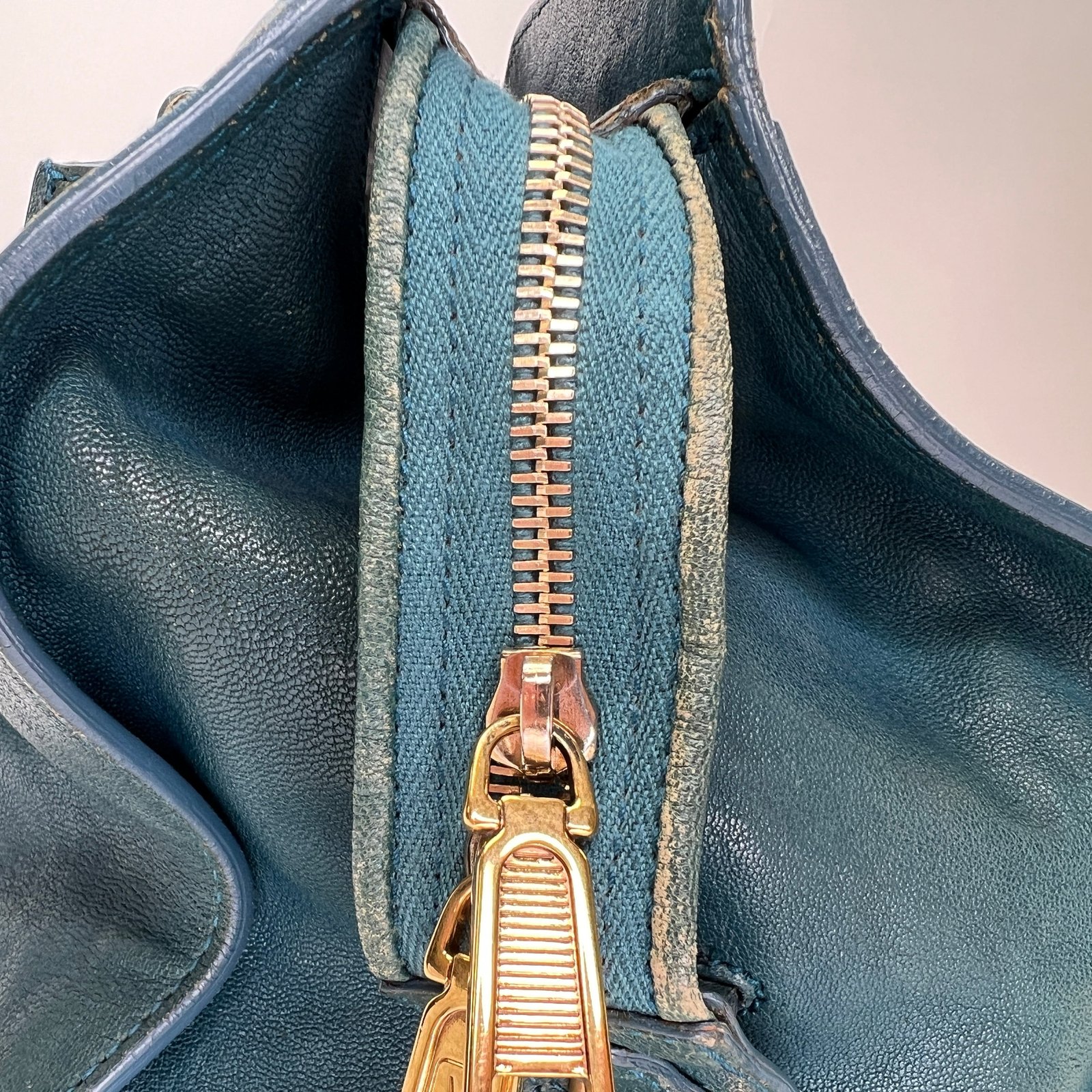 Cabas Chyc Sac Ligne Y Top handle bag in Calfskin, Gold Hardware - Image 9