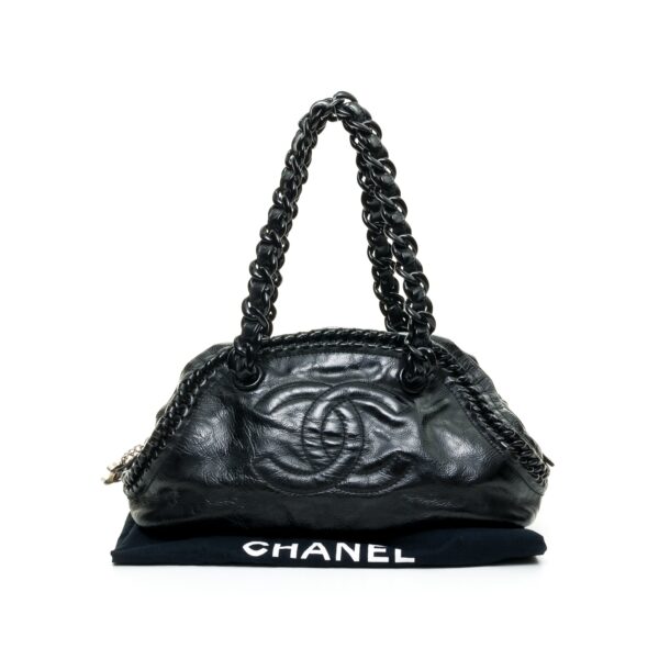 Luxe Ligne Bowler Black Shoulder Bag in Patent Leather, Silver hardware - Image 7