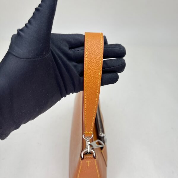 Marelle Shoulder bag in Epi leather, Silver Hardware - Image 11