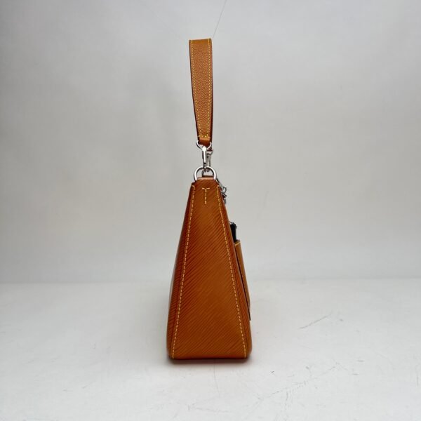 Marelle Shoulder bag in Epi leather, Silver Hardware - Image 4