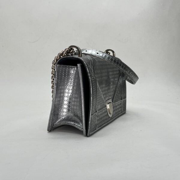 Diorama Medium Silver Shoulder Bag in Calfskin, Silver hardware - Image 4
